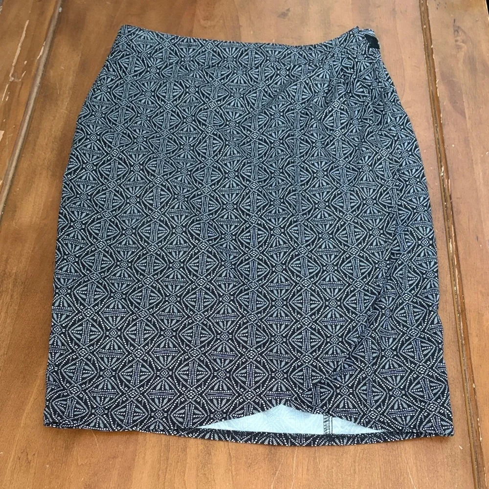 Ripskirt Chic Geometric Black and White Skirt Size Small
